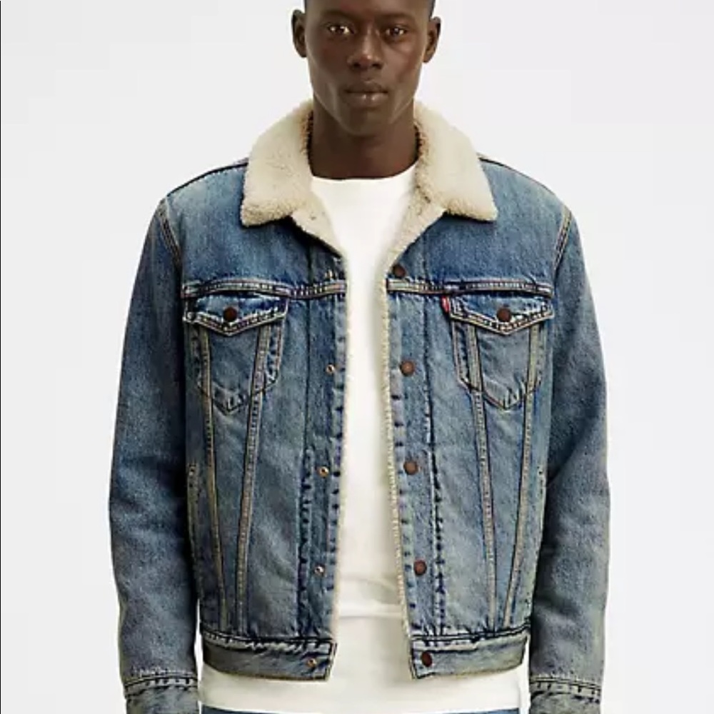 NWT - Levi’s Men’s Sherpa Trucker Jacket